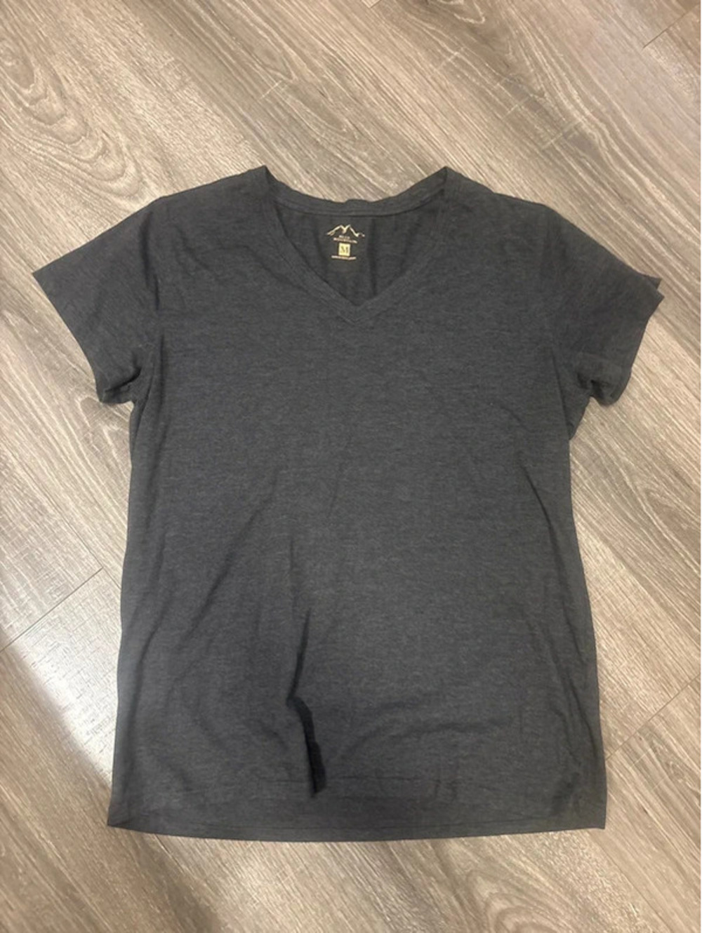 Blue Mountain medium gray T-shirt V-neck